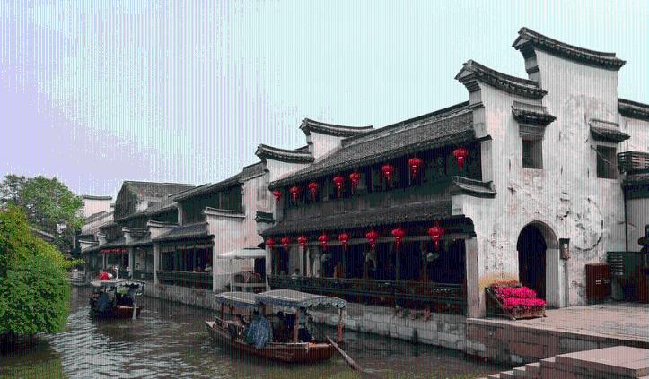 逃离破旧弃城